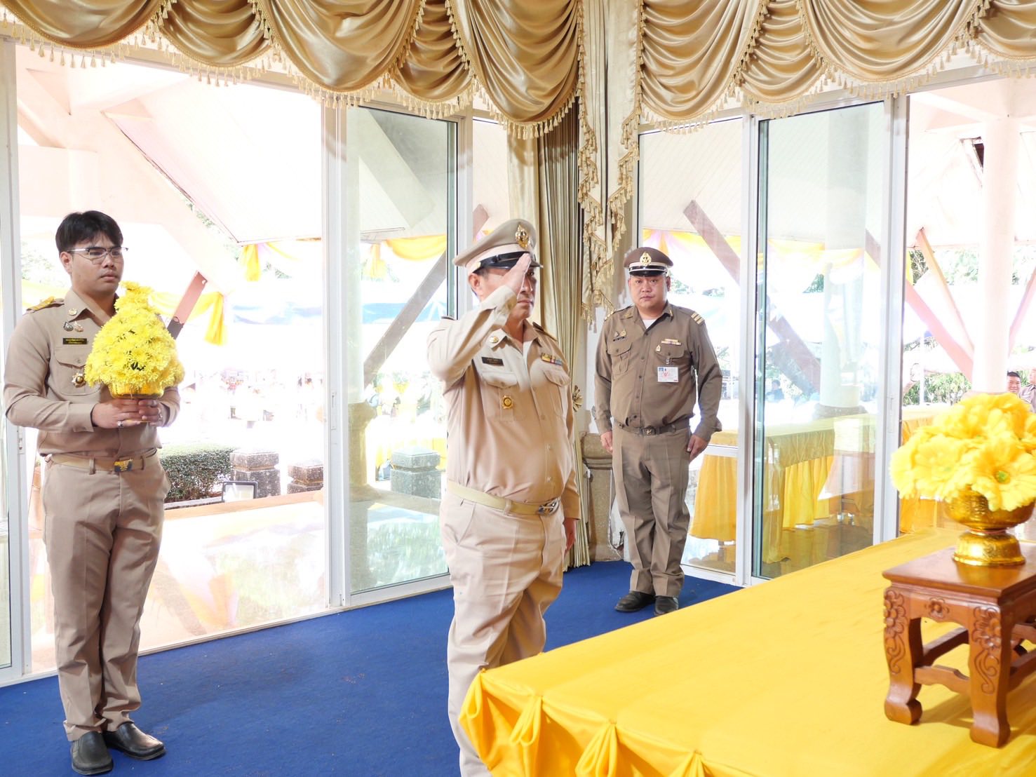 พช.ขุนตาล ร่วมพิธีน้อมสำนึกในพระมหากรุณาธิคุณ สักการะรอยพระบาท ร.9