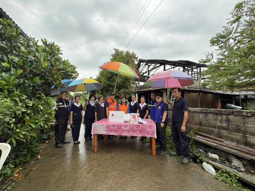 พช.ขุนตาล ลงพื้นที่เยี่ยมเยียนและให้กำลังใจครัวเรือนผู้ประสบเหตุอัคคีภัย ในพื้นที่ตำบลต้า